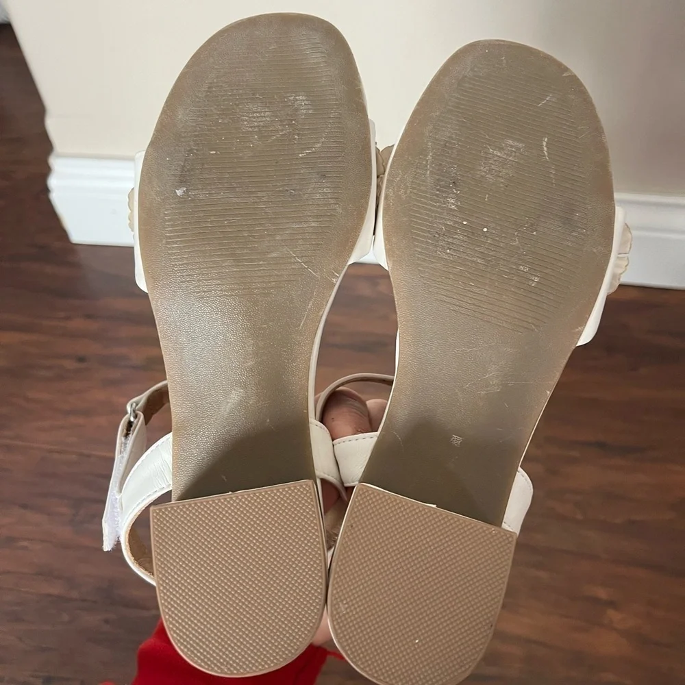 NWOT DV by Dolce Vita Girls White and Silver Flower Ankle Strap Sandals-Size 3